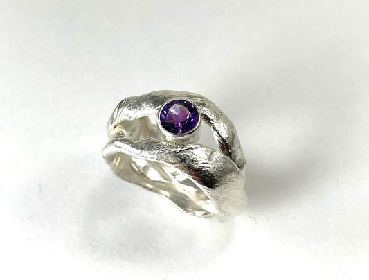 Sterling silver 'Mitsuro Hikime'ring with faceted amethyst