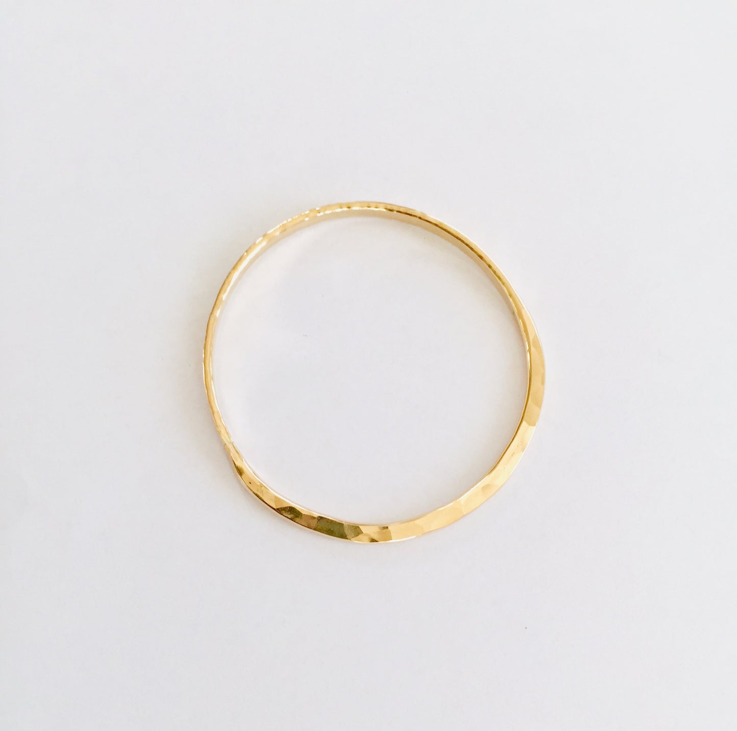 Hand forged 14K gold filled bangle 'wave'