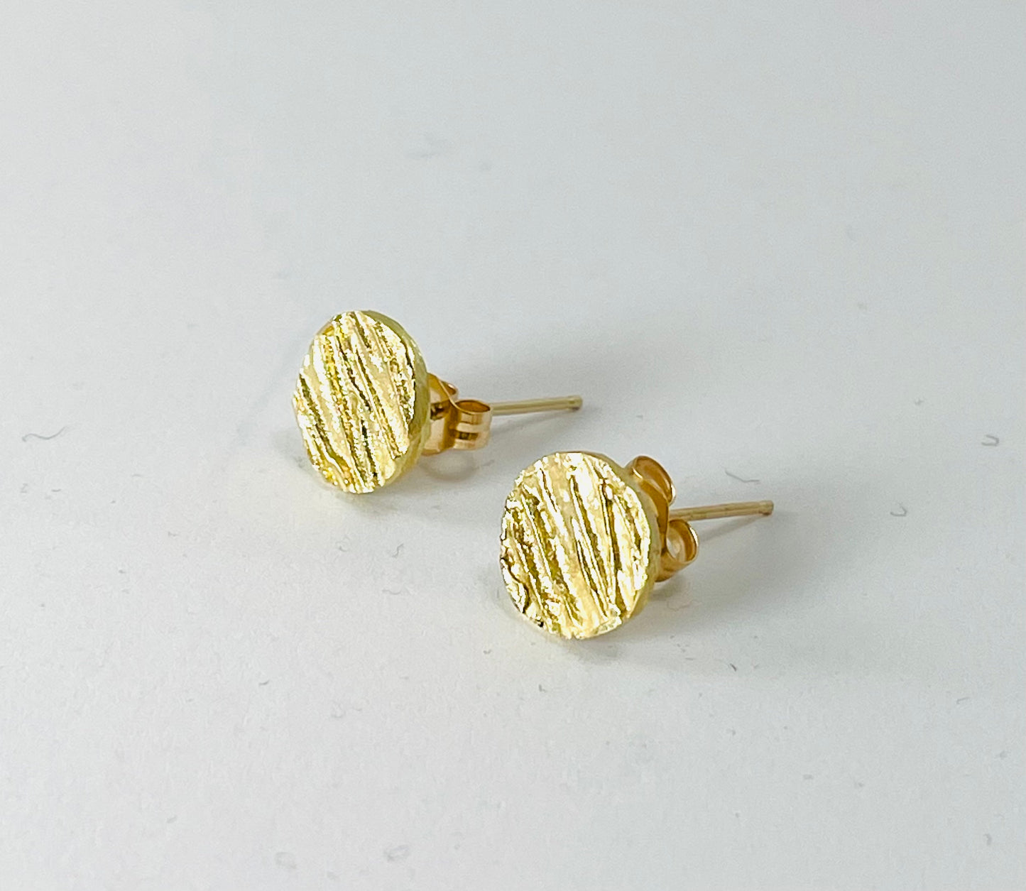 18K gold textured studs