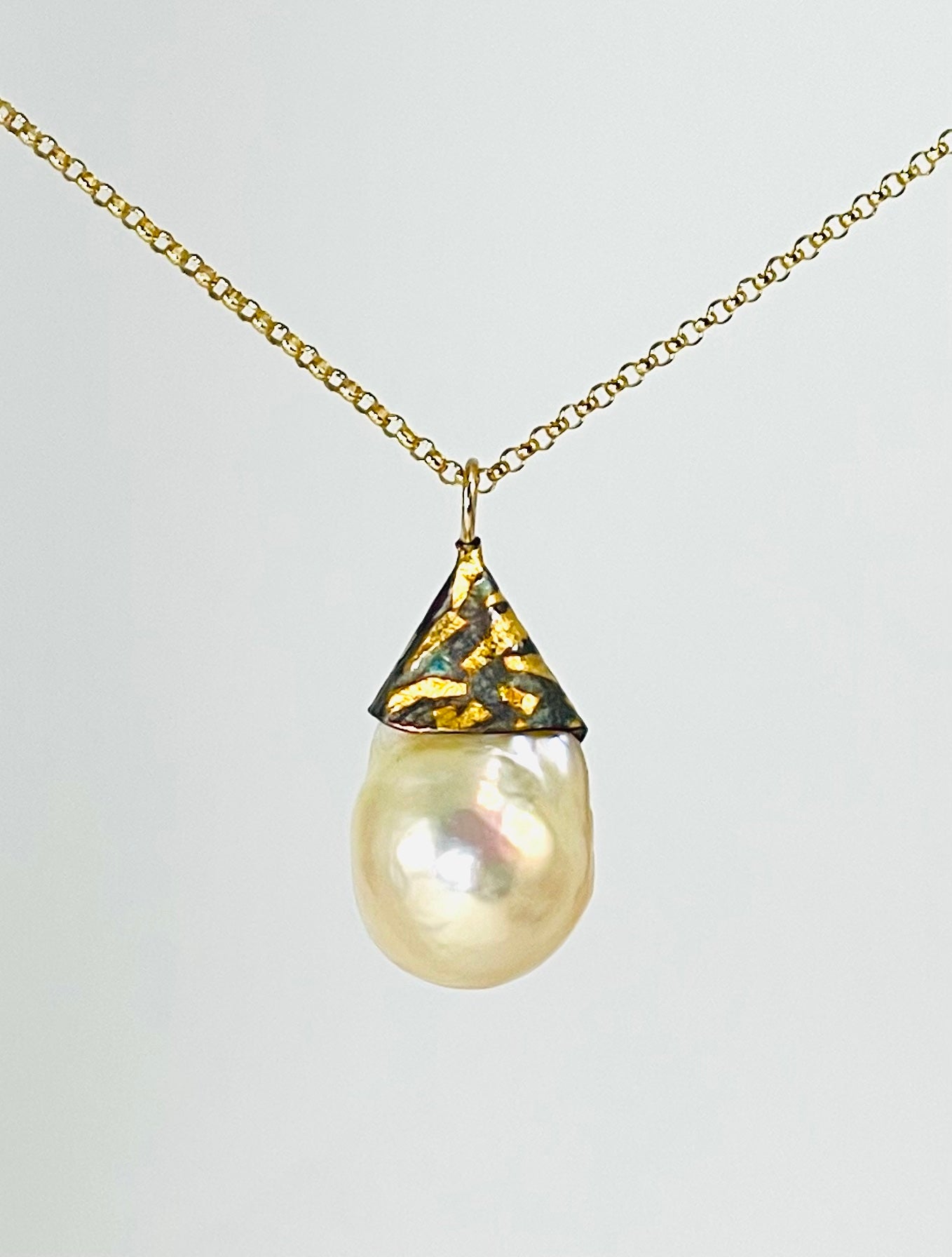 Baroque pearl pendant