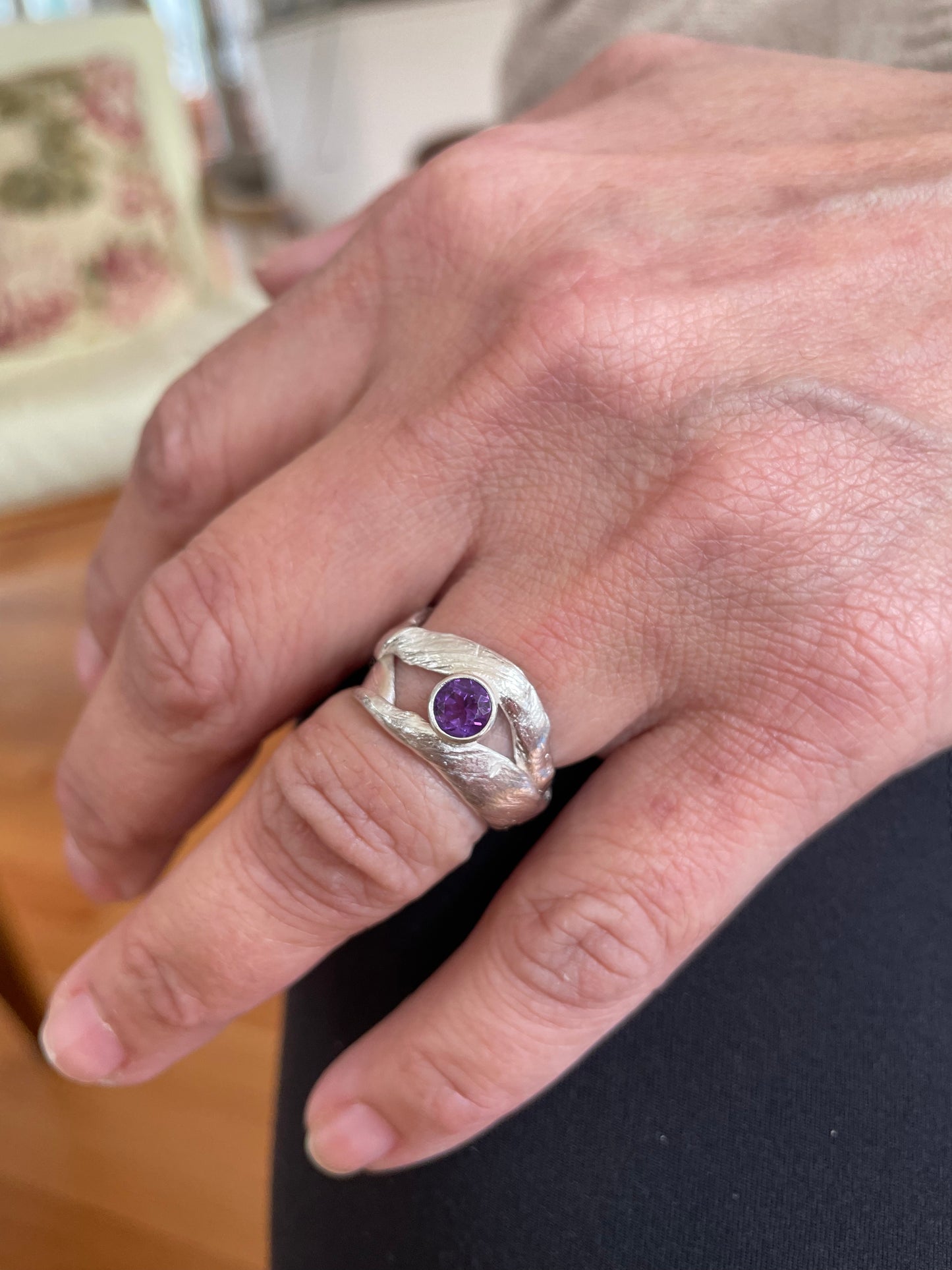 Sterling silver 'Mitsuro Hikime'ring with faceted amethyst