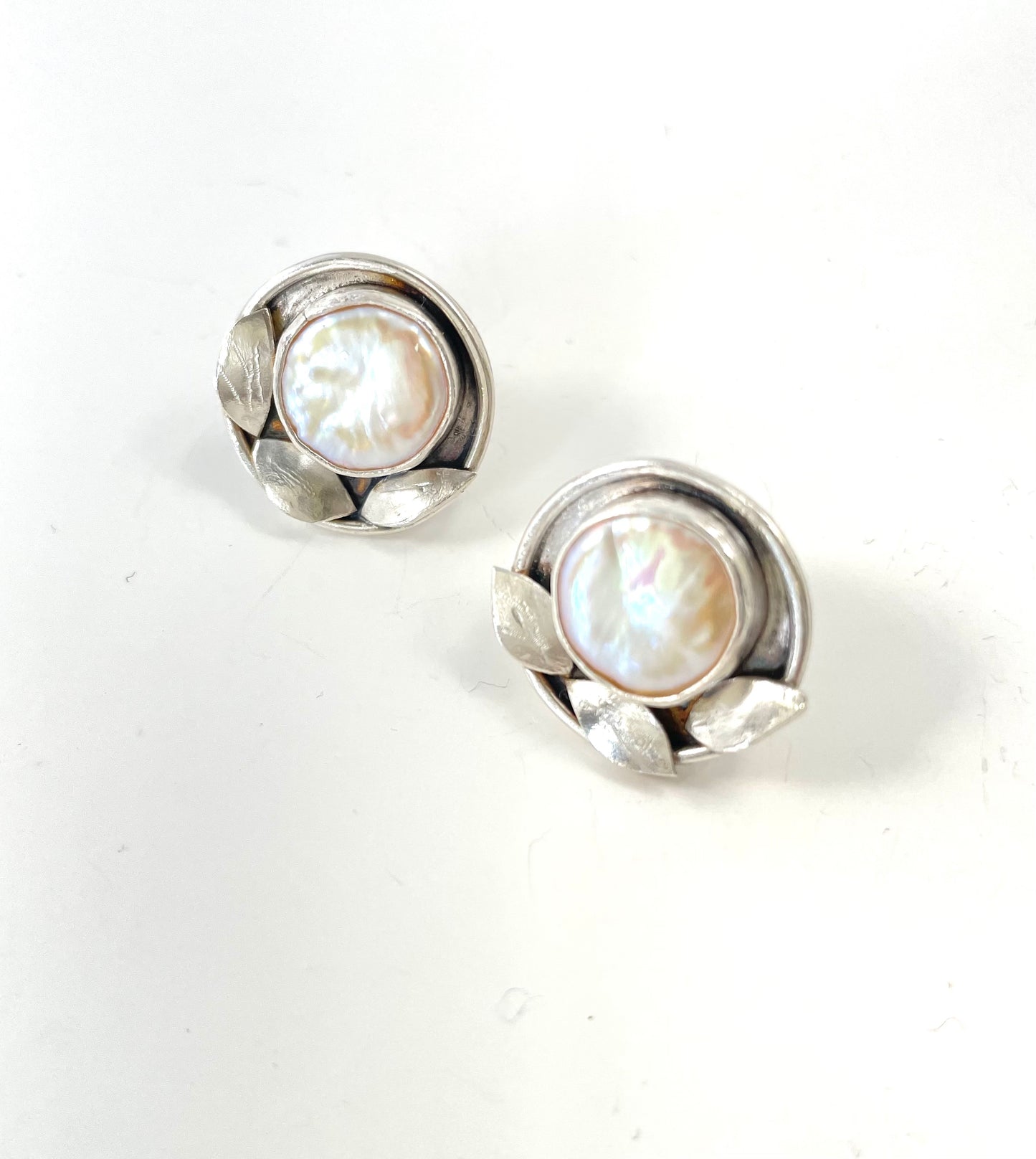Sterling silver coin pearl post earring with flower design