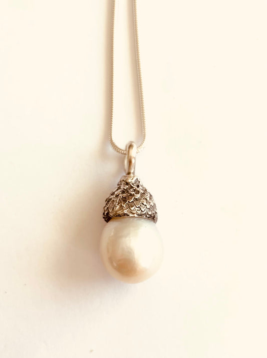 Baroque pearl set in sterling silver 'acorn' cap