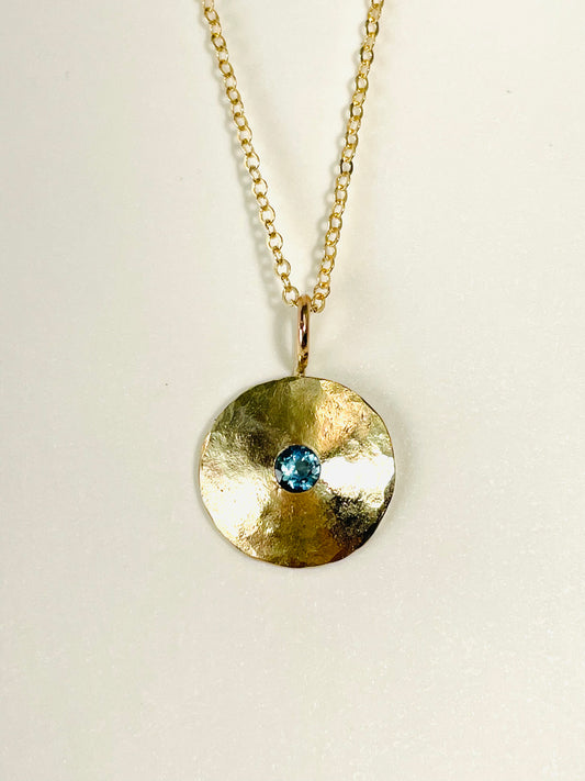 Ceylon blue sapphire and gold pendant