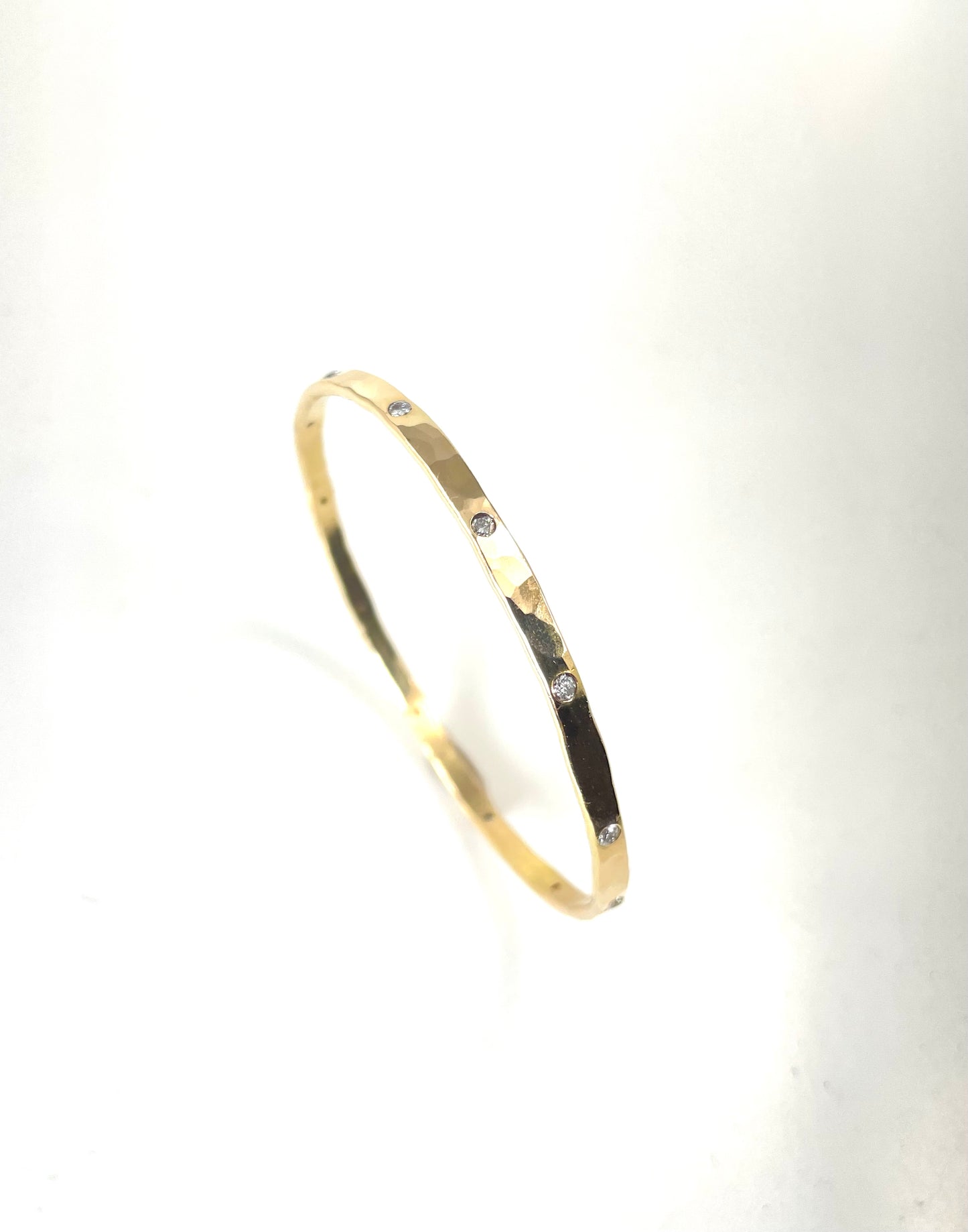 Hand forged bangle in 14K gold and diamonds