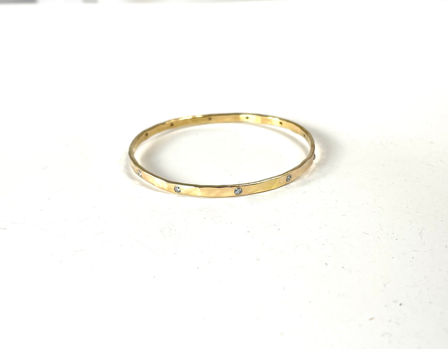Hand forged bangle in 14K gold and diamonds