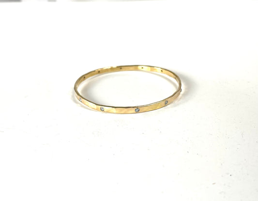 Hand forged bangle in 14K gold and diamonds