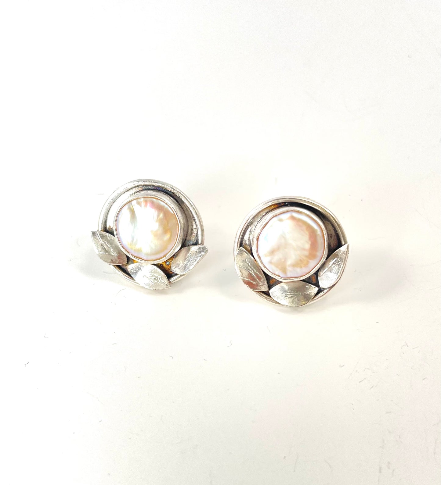 Sterling silver coin pearl post earring with flower design